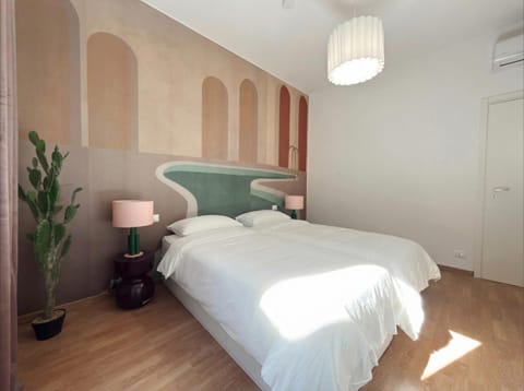 Bed, Photo of the whole room, Bedroom, air conditioner