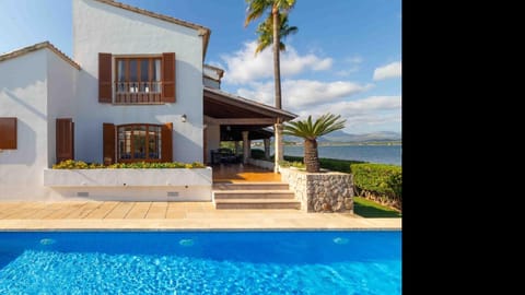 Property building, Patio, Natural landscape, Pool view, Sea view, Swimming pool, sunbed