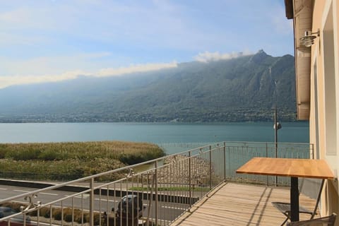 Balcony/Terrace, Lake view, Mountain view