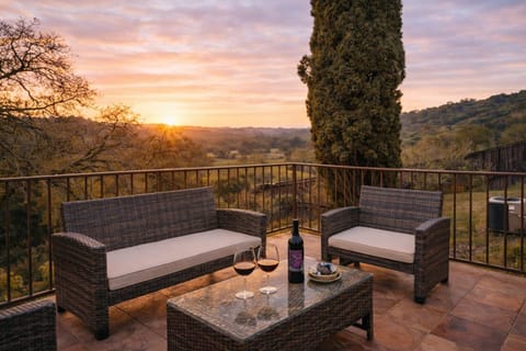 Patio, Day, Neighbourhood, Natural landscape, View (from property/room), Balcony/Terrace, Balcony/Terrace, Other, Other, Seating area, Dining area, Hiking, Mountain view, Mountain view, Area and facilities, Alcoholic drinks, Alcoholic drinks, Non alcoholic drinks, Non alcoholic drinks, Sunrise, Sunset, Family, furniture, VIP