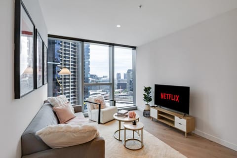 Communal lounge/ TV room, TV and multimedia, Living room, Seating area, Evening entertainment