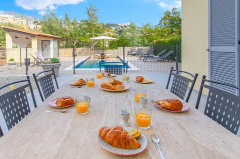 Dining area, Pool view, Swimming pool, Parking