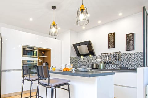 Kitchen or kitchenette, Dining area, dishwasher, oven, stove