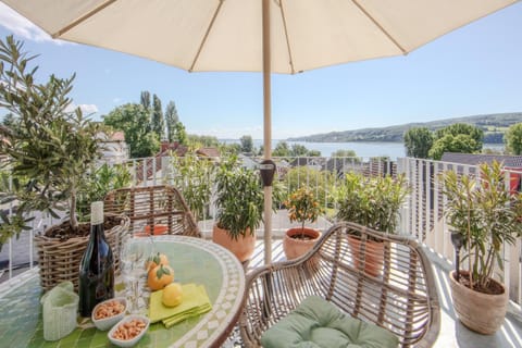 Property building, Balcony/Terrace, Living room