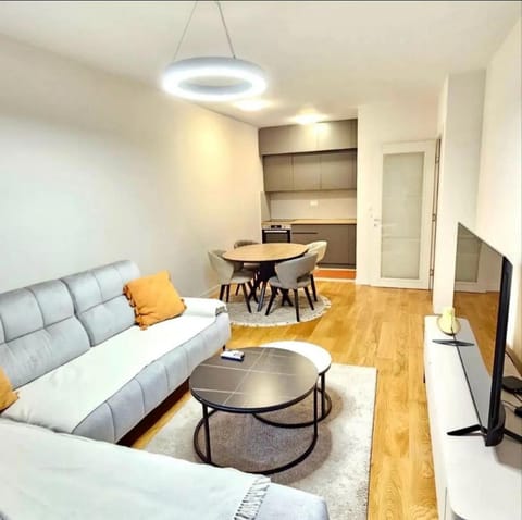 TV and multimedia, Kitchen or kitchenette, Living room, Seating area, Dining area