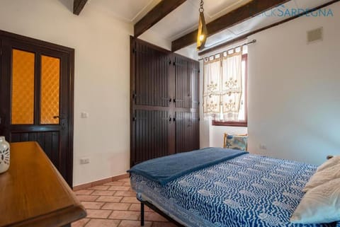 Bed, Photo of the whole room, Bedroom, wardrobe, air conditioner