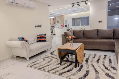 TV and multimedia, Kitchen or kitchenette, Living room, air conditioner