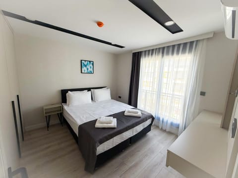 Bed, Photo of the whole room, Bedroom, towels