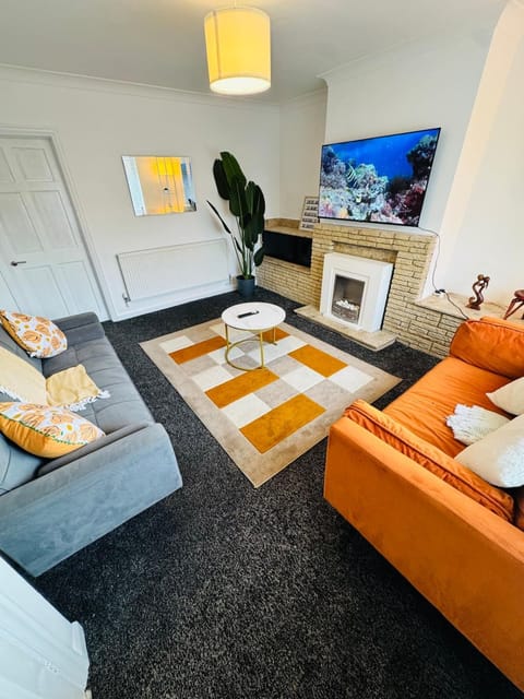 TV and multimedia, Living room, Photo of the whole room, Seating area