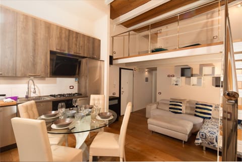 Kitchen or kitchenette, Living room