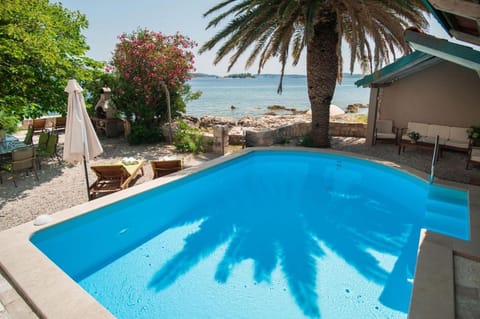 Day, Natural landscape, View (from property/room), Balcony/Terrace, Balcony/Terrace, Beach, Pool view, Sea view, Swimming pool, Swimming pool, sunbed