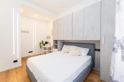 Bed, Photo of the whole room, Bedroom, wardrobe