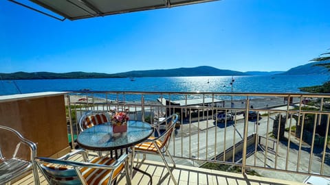 Qumi Apartments Apartment in Kotor Municipality