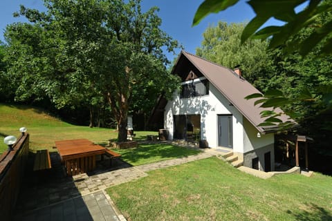 Property building, Spring, Day, Natural landscape, Garden, Garden view