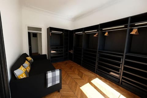 8 chambres, Av des Champs-Elysées Apartment in Paris