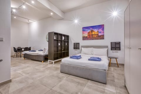 Private suite in a traditional Guest House with shared roof terrace and jacuzzi GOBLU Apartment in Malta