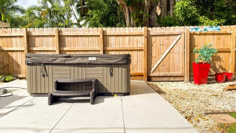 After Hours - Wilton Drive and Jacuzzi Apartment in Wilton Manors