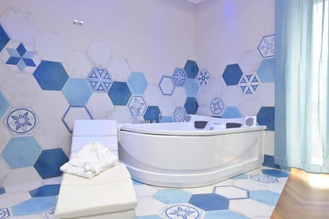 Hot Tub, Bath, towels