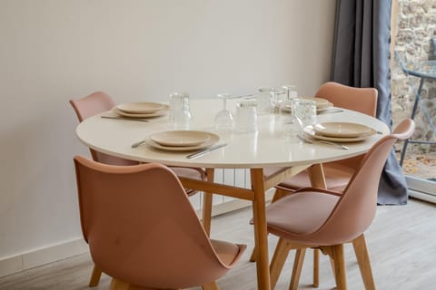 Living room, Seating area, Dining area