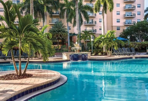 Sunny Retreat in Pompano Beach 1BR Apartment with Resort Access House in Pompano Beach