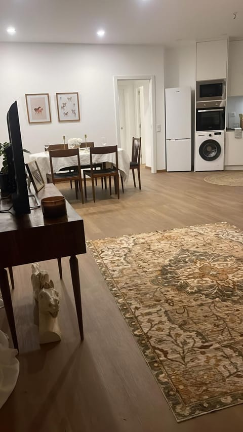 Property building, Communal lounge/ TV room, Kitchen or kitchenette, Living room, Seating area, Dining area