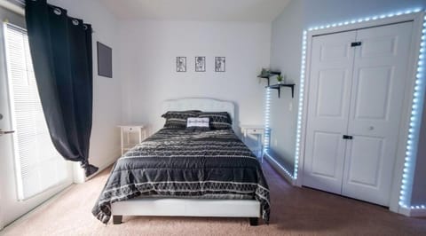 Stylish and cozy townhome! House in Casselberry