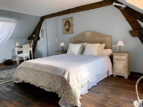 Property building, Living room, Bedroom