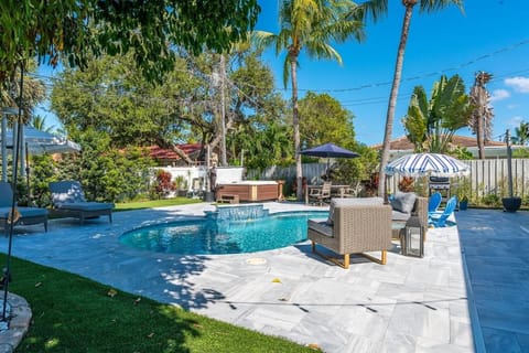 Relaxing Salt Pool & Spa, Walk to Key Lime House! House in Lantana