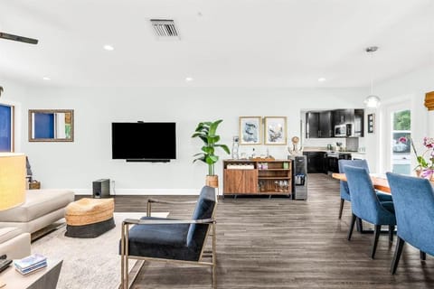 Relaxing Salt Pool & Spa, Walk to Key Lime House! House in Lantana