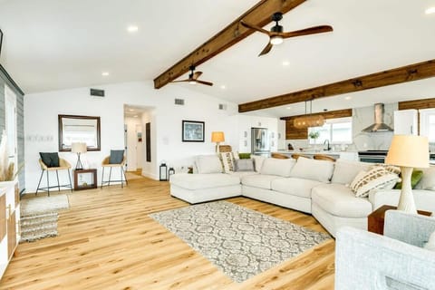 Here Fishy Fishy - Chic Bayside, Hot Tub, Fire Pit! House in Jamaica Beach