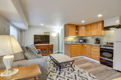 Work and Play! Apt 3 Mi to Dtwn and Salem Hospital House in Salem