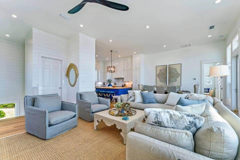 Beachfront, private pool, hot tub, elevator House in Saint George Island