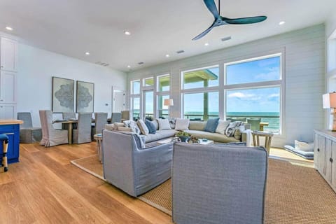 Beachfront, private pool, hot tub, elevator House in Saint George Island