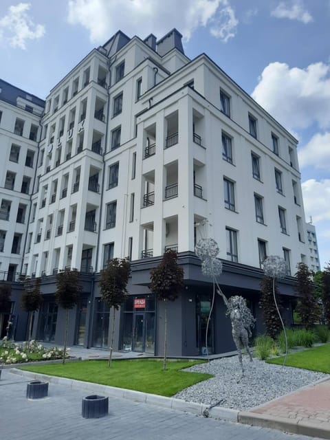 Property building, Day, Location