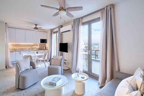 TV and multimedia, Kitchen or kitchenette, Seating area, Dining area