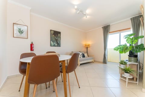 TV and multimedia, Living room, Dining area, Meals, internet, air conditioner