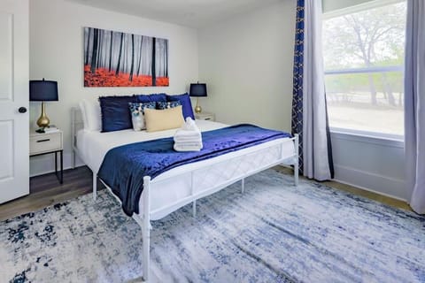 TV and multimedia, Photo of the whole room, Bedroom