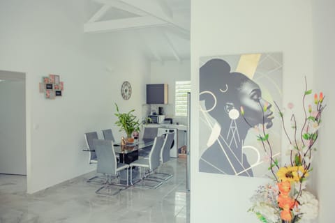 Communal lounge/ TV room, Living room, Dining area