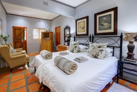 Coffee/tea facilities, Photo of the whole room, Decorative detail, Bedroom, air conditioner