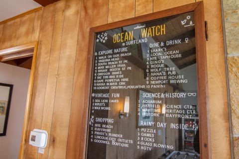 Hot Tub! Ocean Front & Dog Friendly! Ocean Watch House in Newport