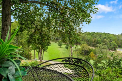 Fairway Follies Luxury Retreat House in Table Rock Lake