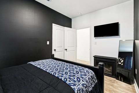 Luxury 5BR Designer Stay and Stylish NOLA Getaway Apartment in Ninth Ward