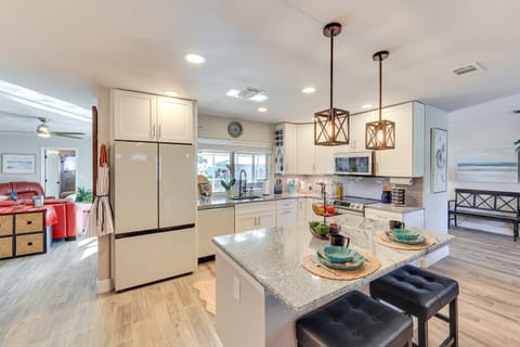 Golf and Swim N Fort Myers Home with Canal Access House in North Fort Myers