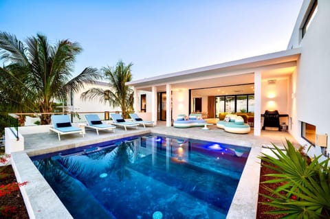Property building, Pool view, Swimming pool, sunbed
