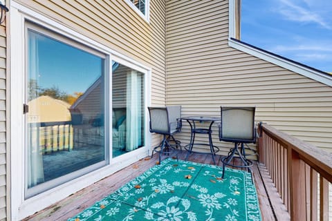 Water's Edge at Deer Cove House in Ossipee Lake