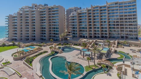 Property building, Day, Bird's eye view, Swimming pool, Swimming pool, sunbed