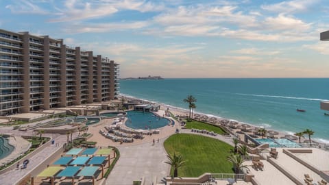 Property building, Day, Bird's eye view, Beach, Swimming pool, Swimming pool, sunbed