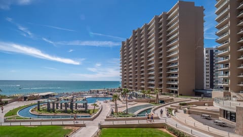 Property building, Day, Sea view, Swimming pool