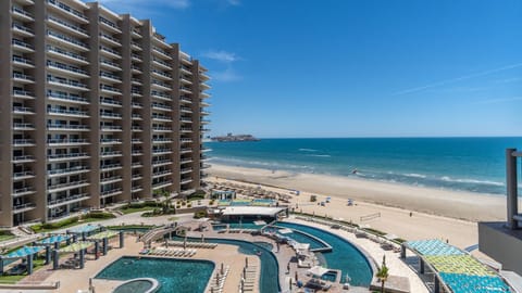 Property building, Day, Pool view, Sea view, Swimming pool, sunbed