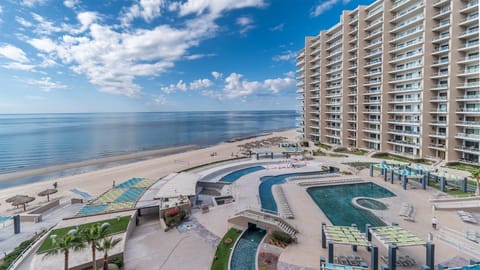 Property building, Day, Beach, Pool view, Sea view, Swimming pool, Swimming pool, sunbed